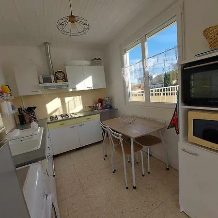 Lumineux Avec Terrasse, Proche Et Commerces - Fr-1-423-332 *
