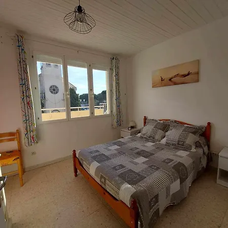 Lumineux Avec Terrasse, Proche Et Commerces - Fr-1-423-332 *