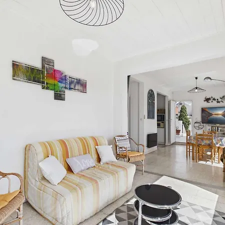 Lumineux Avec Terrasse, Proche Et Commerces - Fr-1-423-332 Appartement