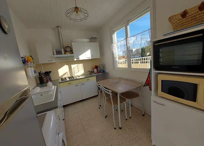 Lumineux Avec Terrasse, Proche Et Commerces - Fr-1-423-332 *