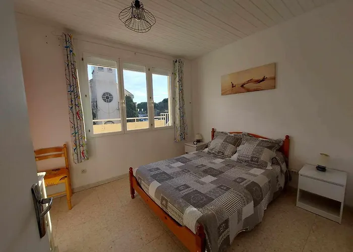Lumineux Avec Terrasse, Proche Et Commerces - Fr-1-423-332 *